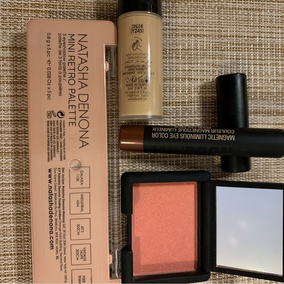 Makeup bundle - Picture 2 of 3